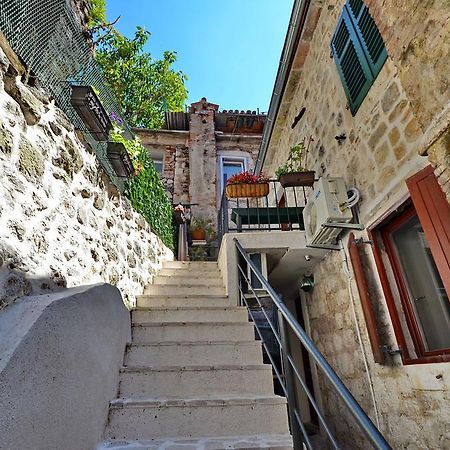 Apartments Historic Stone House Kotor Pokoj fotografie